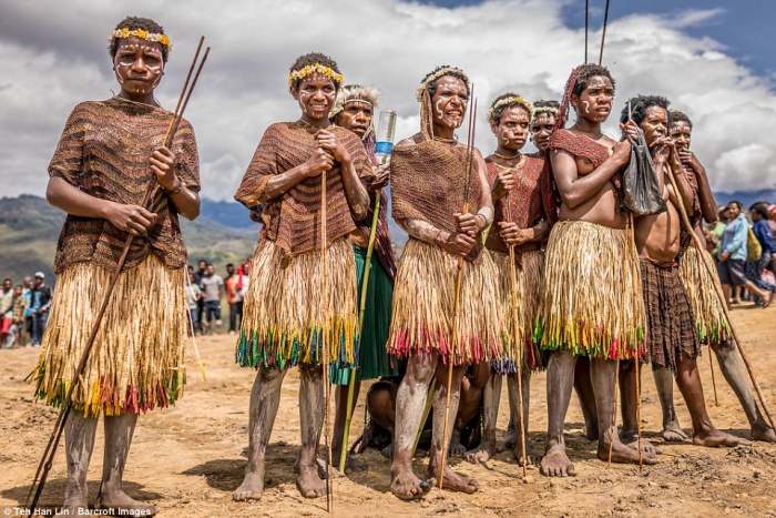 Dani tribe festival indonesia conversation tribeswomen connection wearing wear traditional during head two share